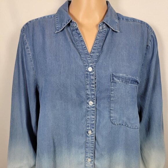 Chico's Women's Ombre Blue to White Button Down Shirt in a Size 2 (Large) - Picture 2 of 13